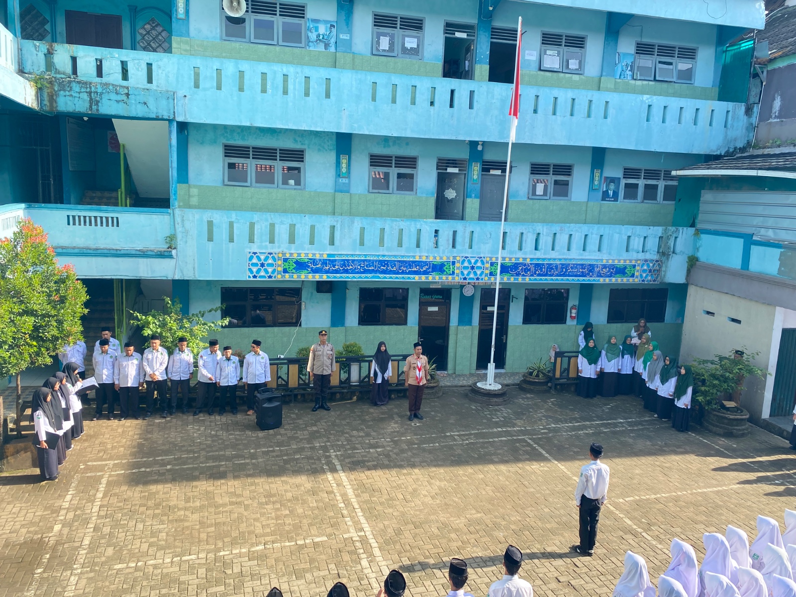 KEGIATAN SENIN PAGI UPACARA BENDERA BERSAMA BAPAK CAPAT DAN KAPOLSEK MENES